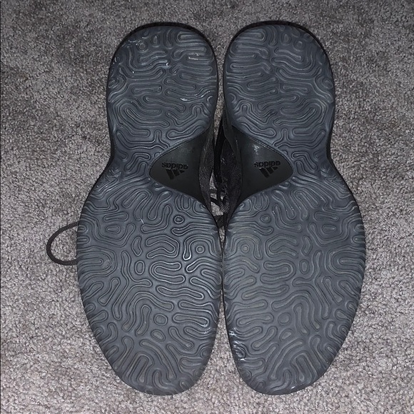 Adidas basketball shoes - Picture 3 of 5